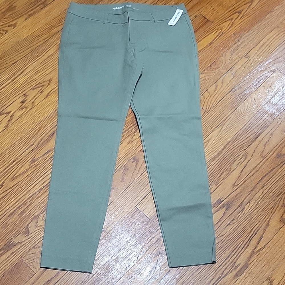 Old Navy Pixie pants in green size 12 petite